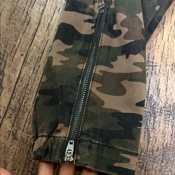 White House Black Market Camo High-Rise Slim Jeans - Picture 7 of 13
